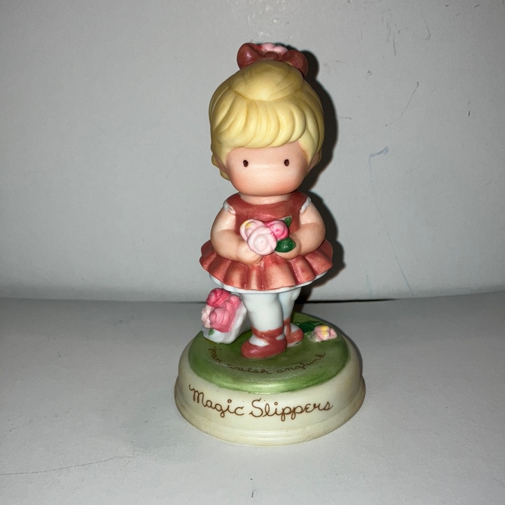 1987 'Magic Slippers' Figurine by Joan Walsh Anglund